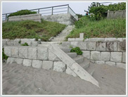 葉山公園芝生広場から大浜海岸に下りる階段